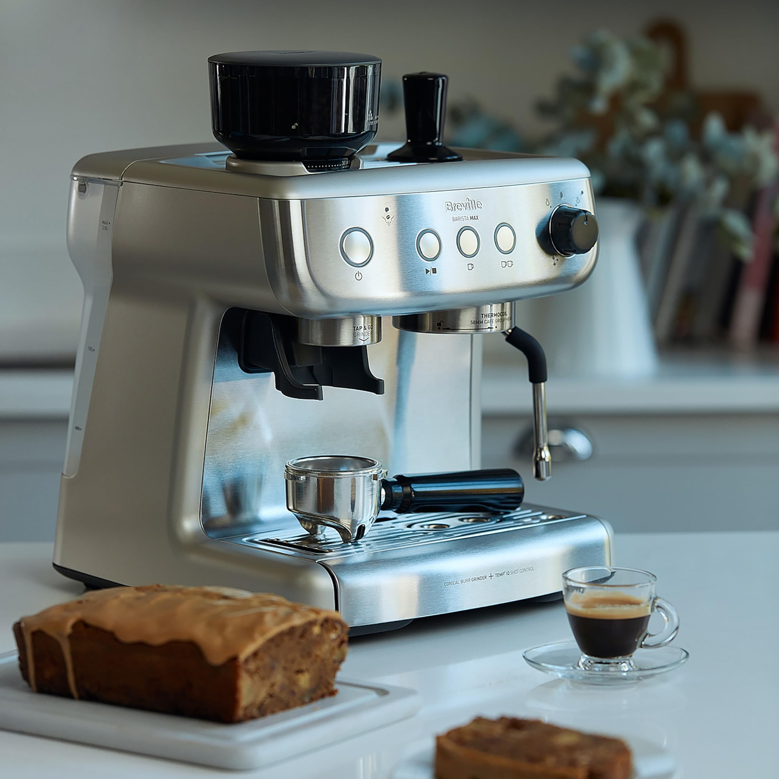 Breville Barista Max Espresso Machine - Latte & Cappuccino Coffee Maker with Integrated Bean Grinder & Steam Wand - 2.8 L Water Tank - 15 Bar Italian